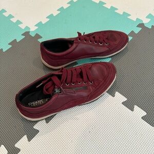Like new! Geox Respira Burgundy Walking sneakers - worn 1x - size 8